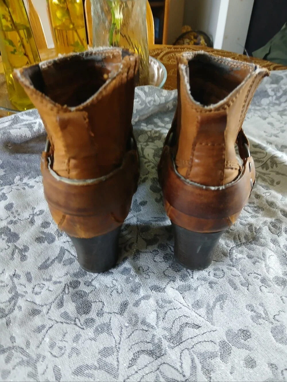 boc Women's Size 8.5 Cognac Brown Leather Ankle Booties with Decorative Ring